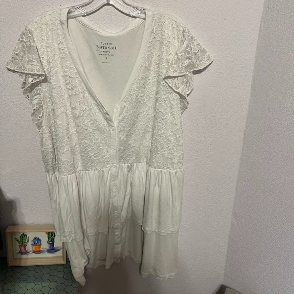 White Torrid babydoll blouse size 3